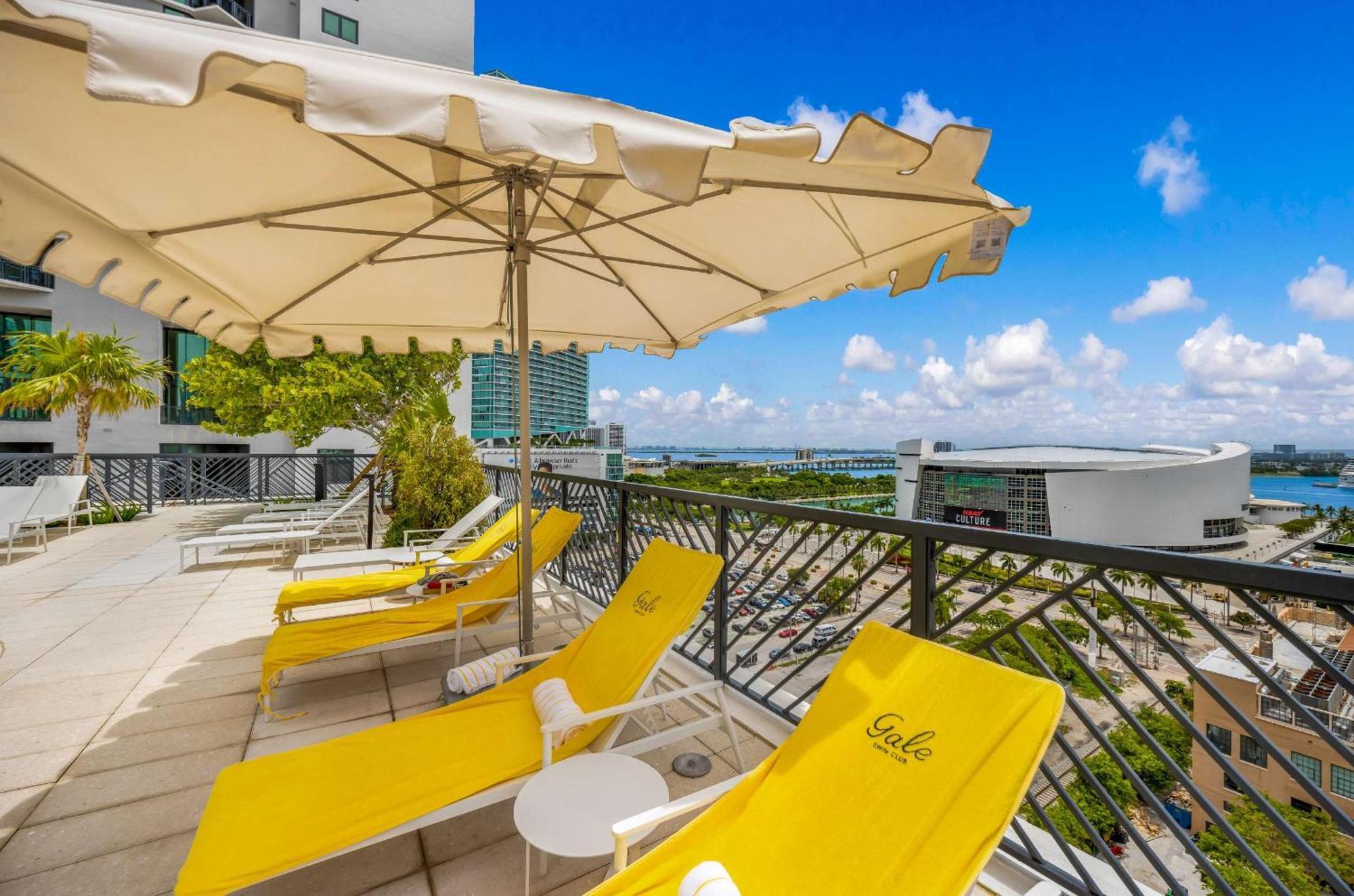 Appartement Upscale 3br Escape With Downtown & Water Views