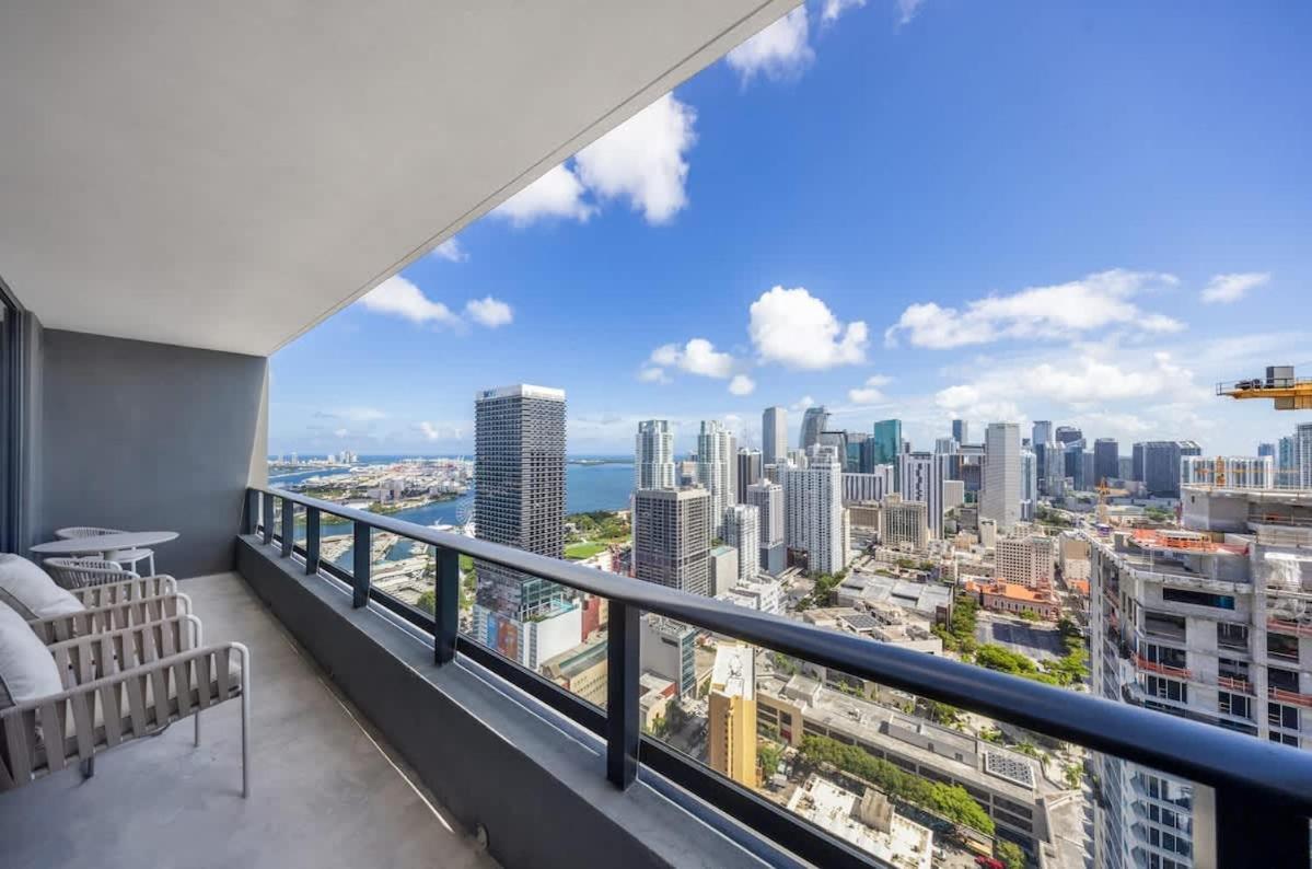 Appartement Upscale 3br Escape With Downtown & Water Views *