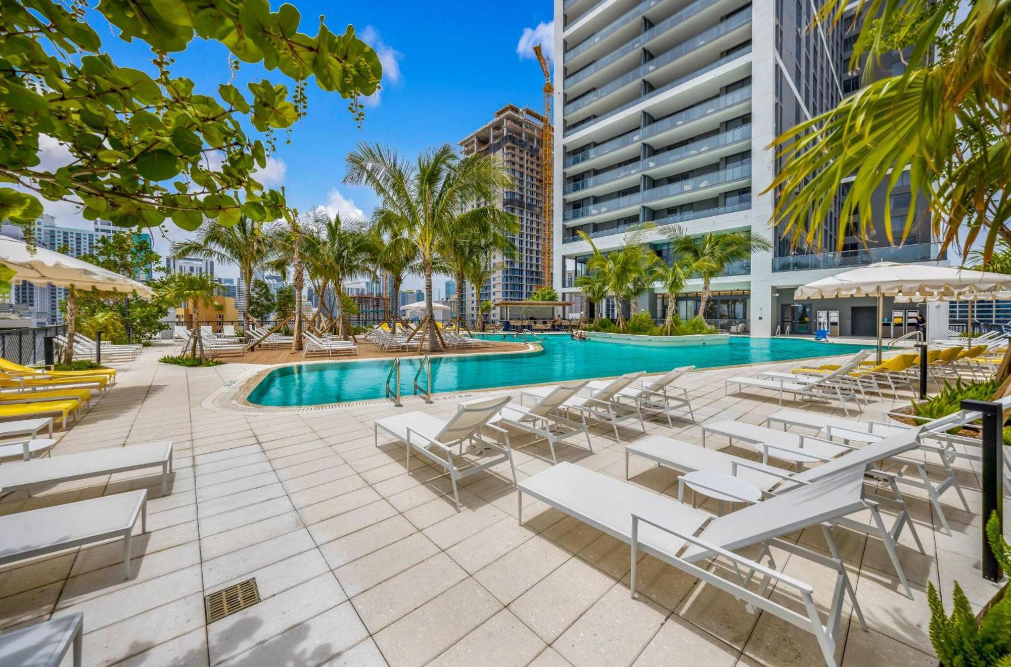 Upscale 3br Escape With Downtown & Water Views Appartement Miami
