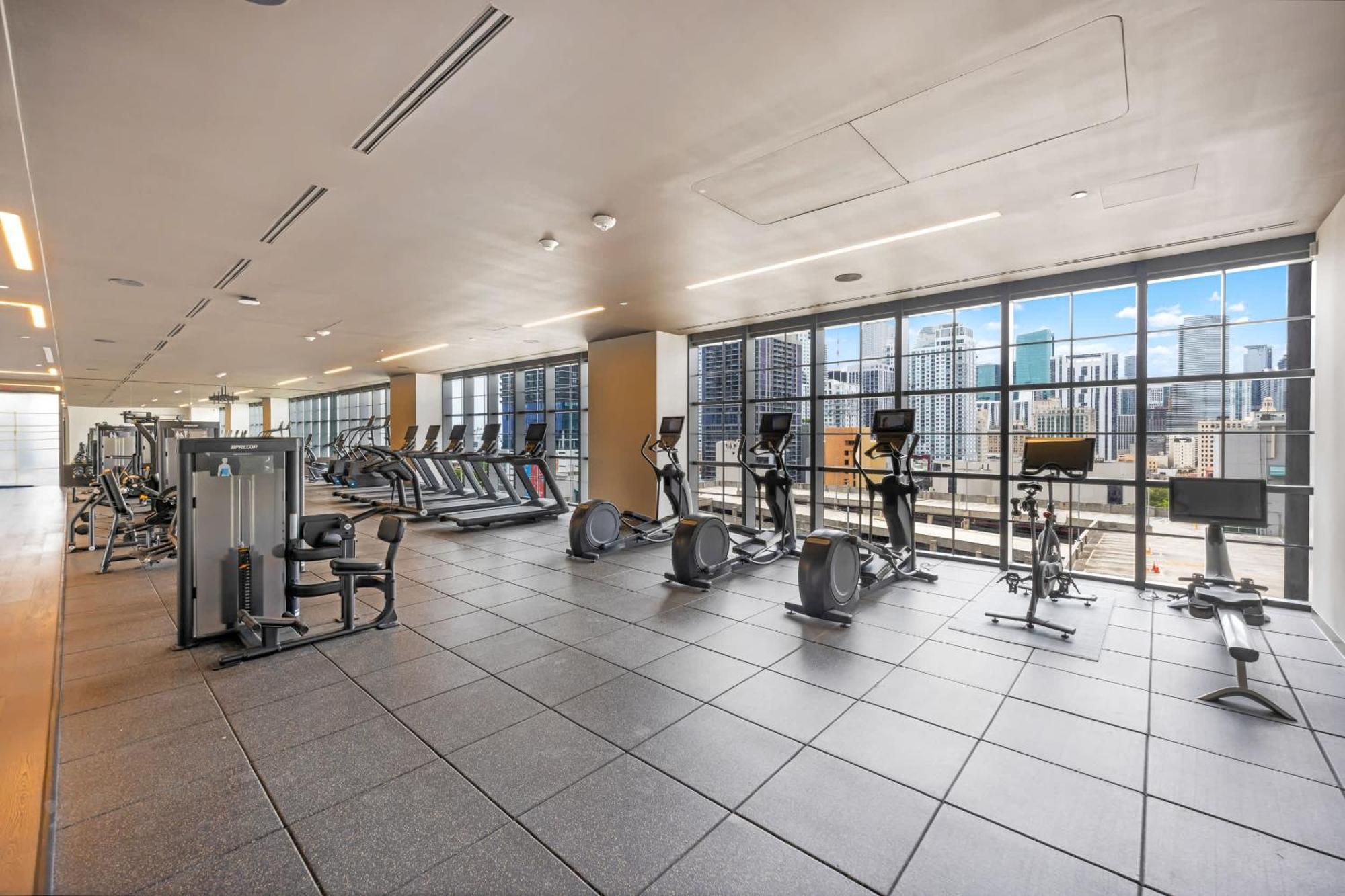 Upscale 3br Escape With Downtown & Water Views Miami