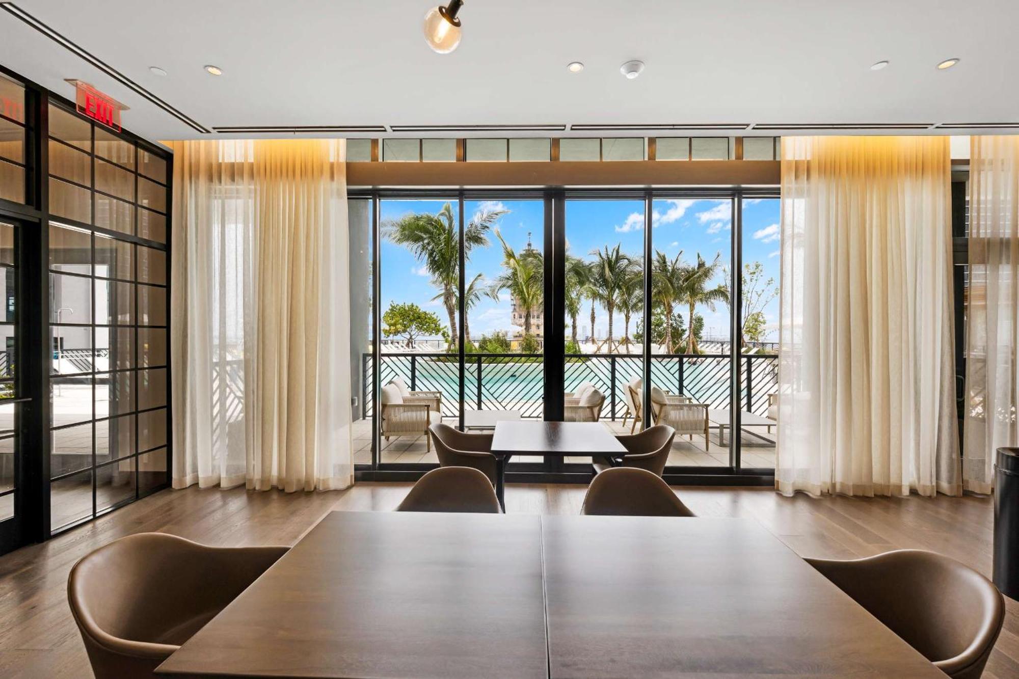 Appartement Upscale 3br Escape With Downtown & Water Views Miami