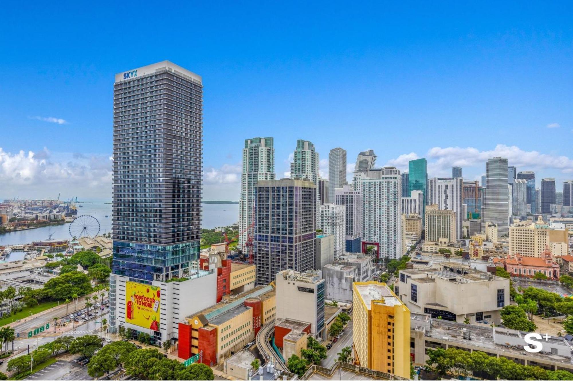 Upscale 3br Escape With Downtown & Water Views Appartement Miami