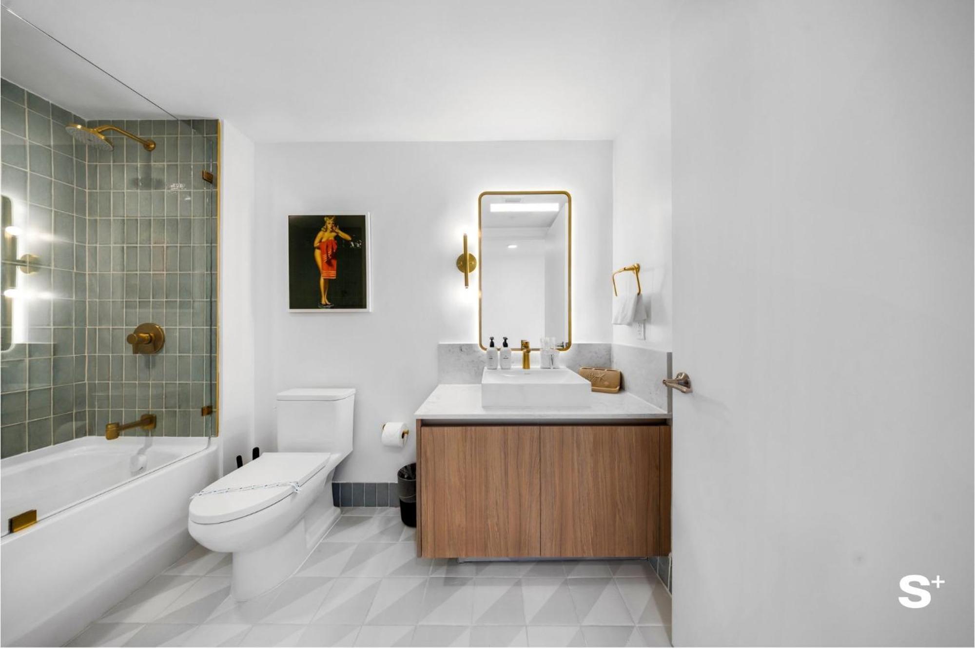 Appartement Upscale 3br Escape With Downtown & Water Views *