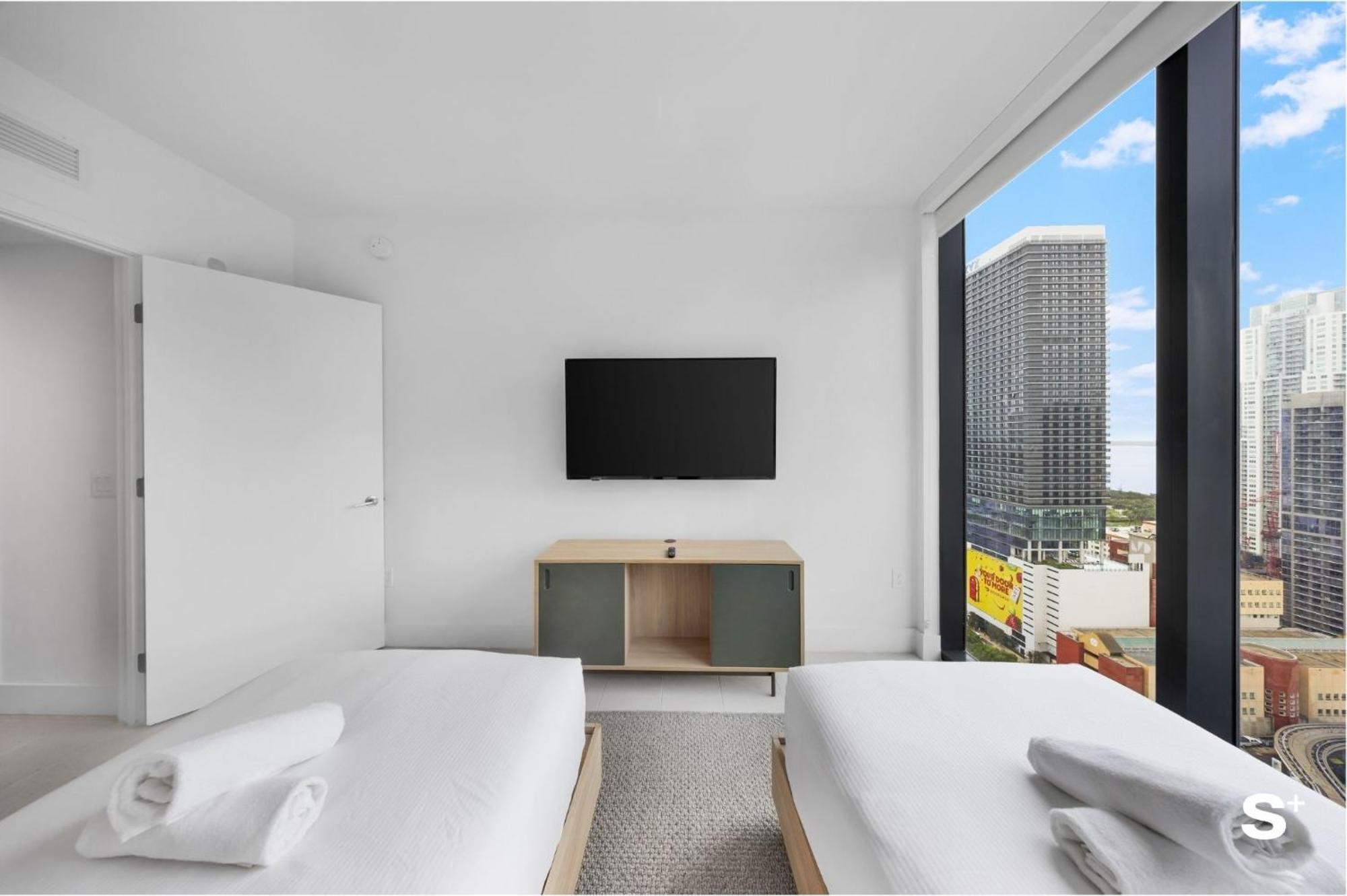 Upscale 3br Escape With Downtown & Water Views Appartement Miami