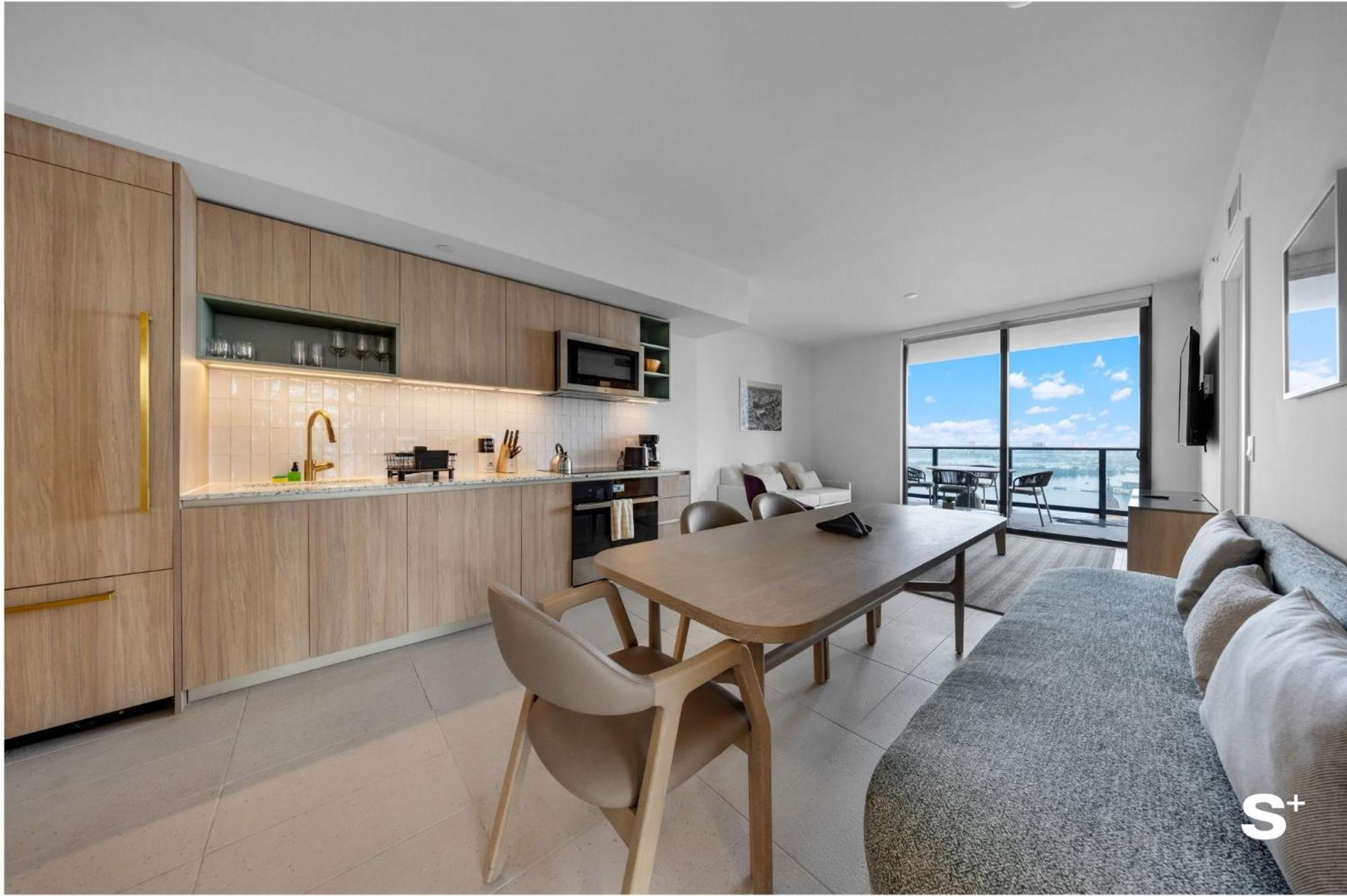 Upscale 3br Escape With Downtown & Water Views Appartement Miami