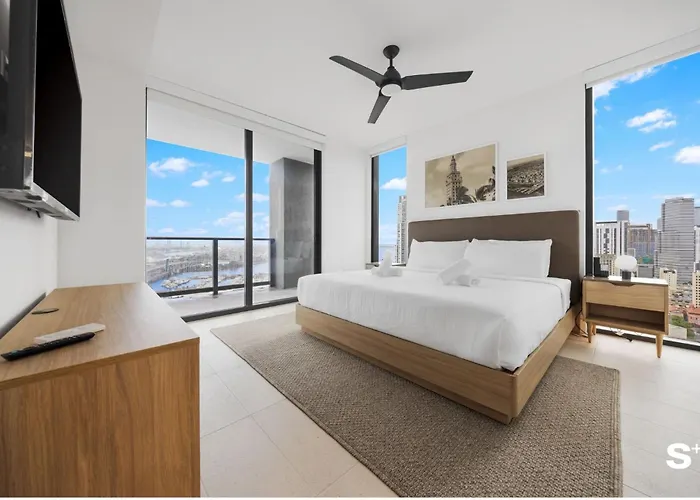 Upscale 3Br Escape With Downtown & Water Views