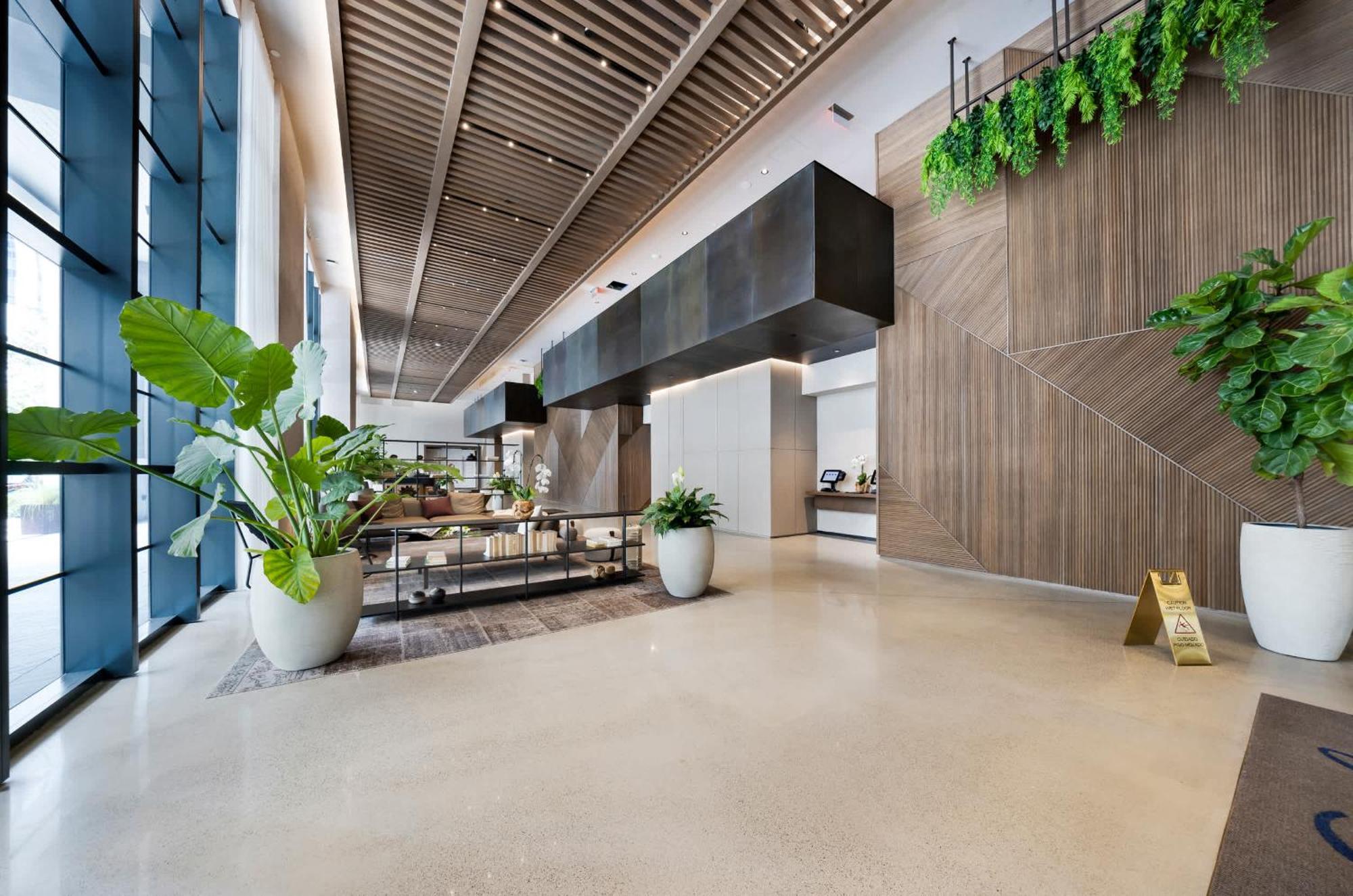 Upscale 3br Escape With Downtown & Water Views